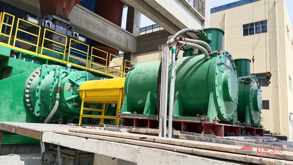 國(guó)內(nèi)單機(jī)功率最大2400kW輥壓機(jī)用永磁電機(jī)在某水泥廠(chǎng)正式投入運(yùn)行